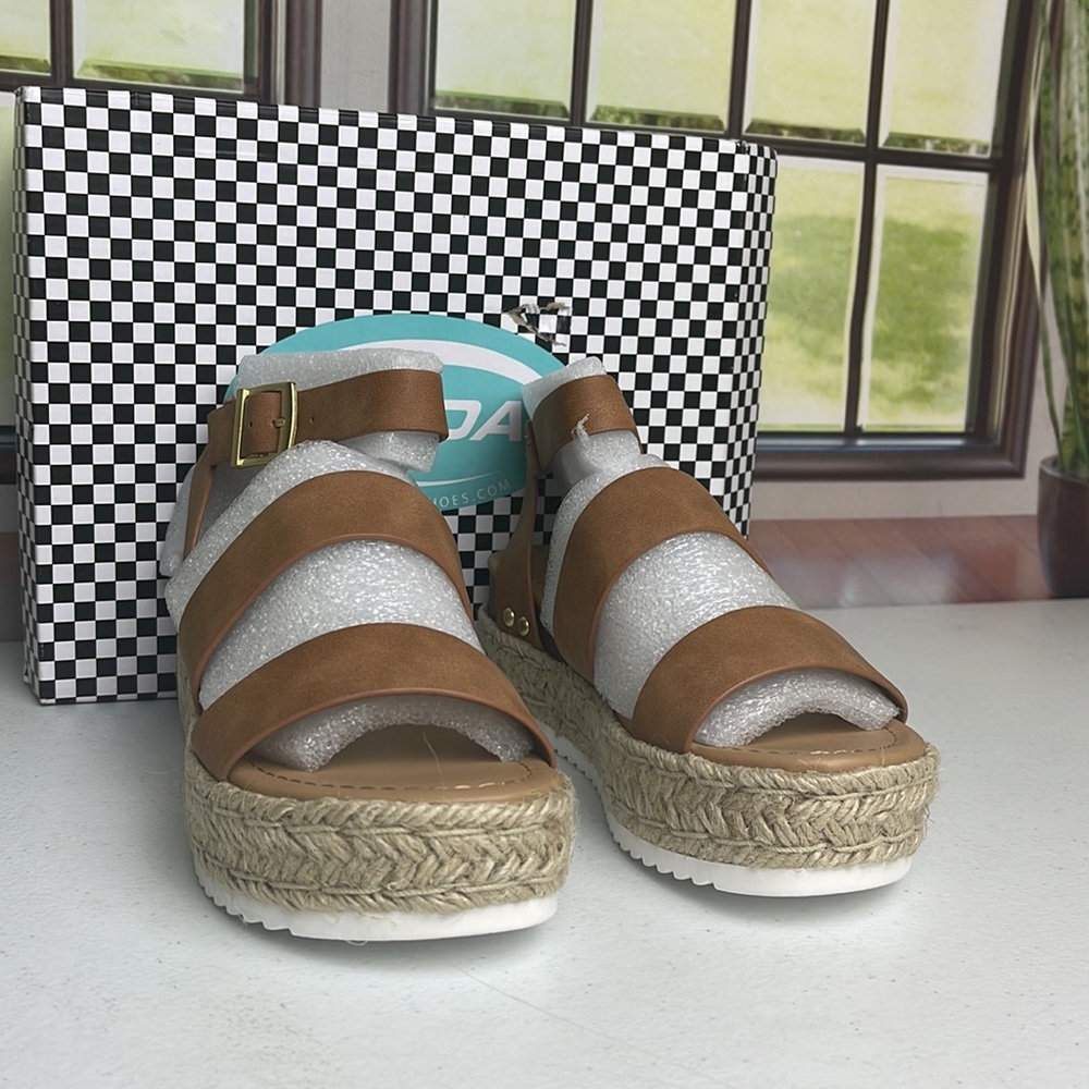 SODA Bruce Style Tan Ankle banded flats